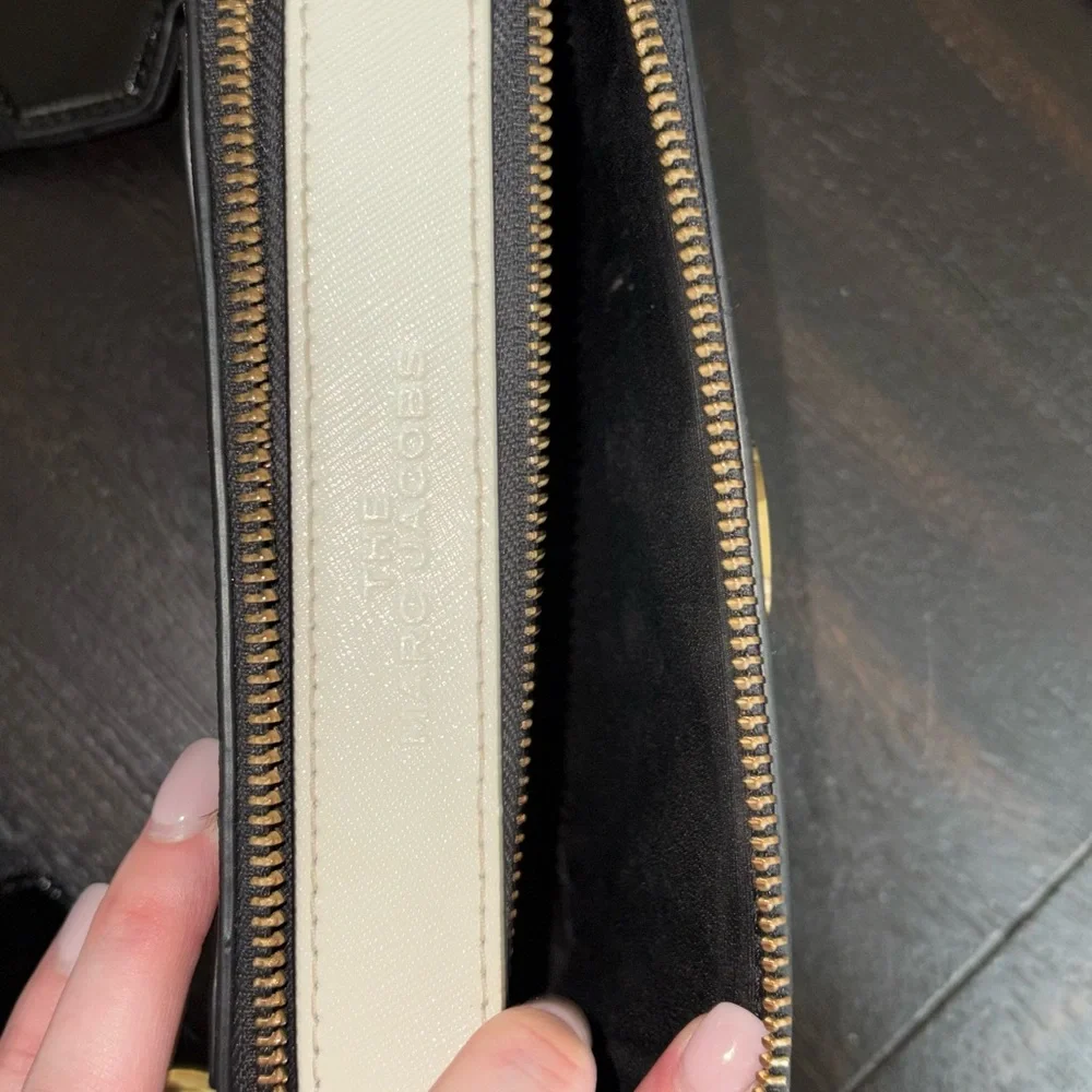 Marc Jacob’s Black Crossbody Bag - Picture 8 of 9
